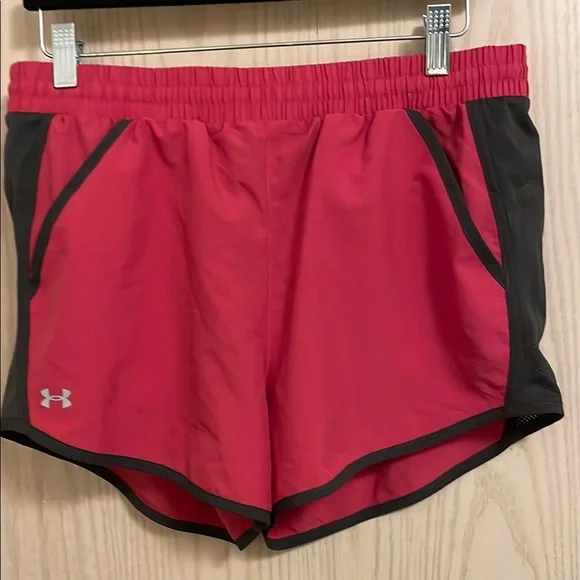 Under Armour NWT Light Red and Black Athletic Running Shorts Women’s Medium - Picture 1 of 8